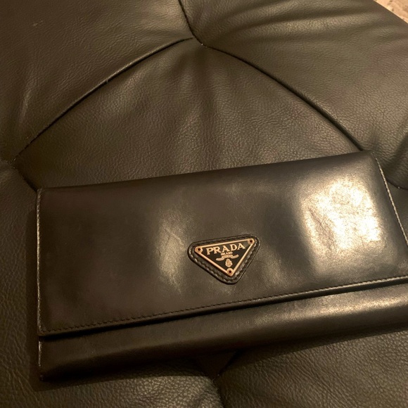 Prada long wallet in black - Picture 1 of 14
